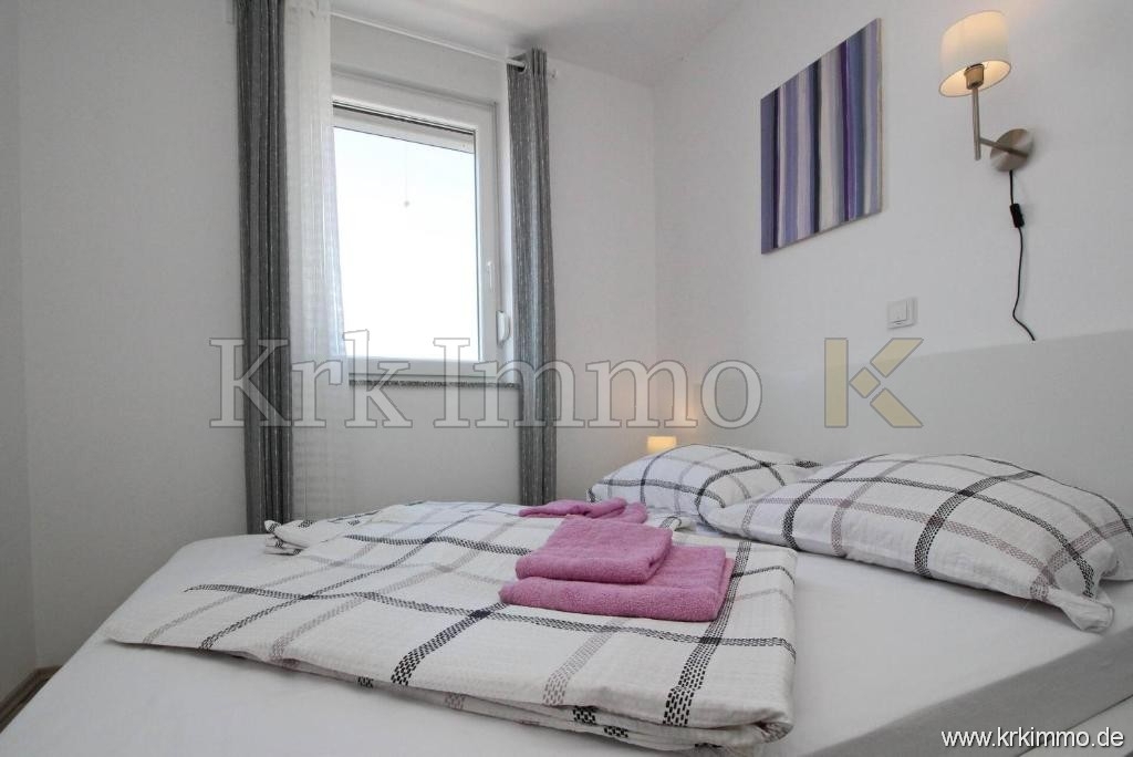 Prvi red ob morju! Moderna apartmajska hiša naprodaj