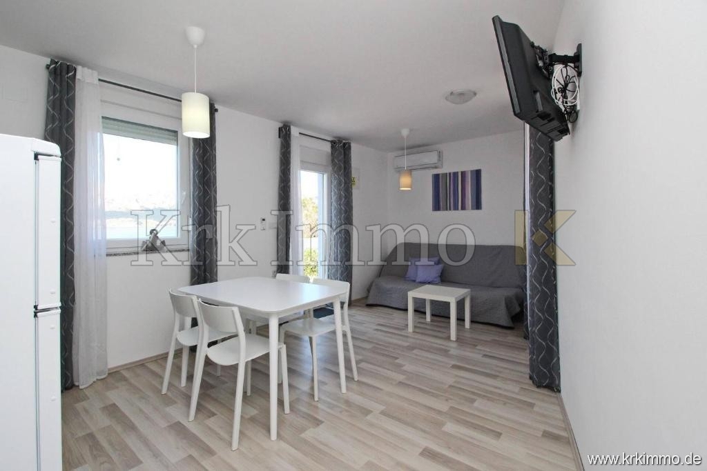 Prvi red ob morju! Moderna apartmajska hiša naprodaj
