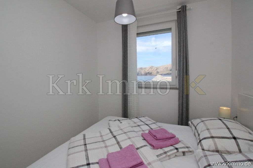 Prvi red ob morju! Moderna apartmajska hiša naprodaj