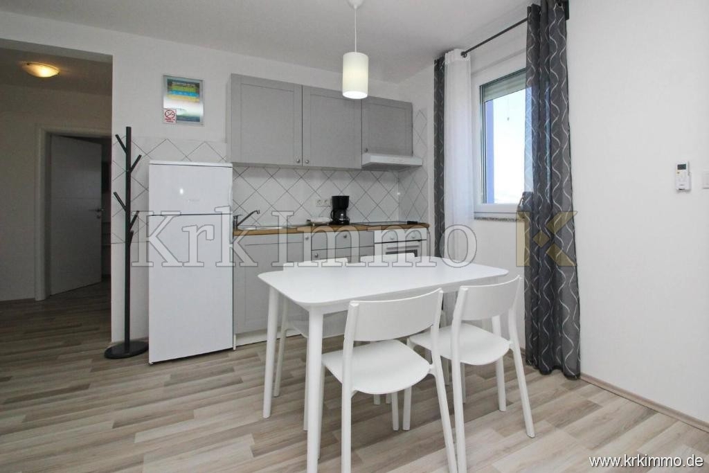 Prvi red ob morju! Moderna apartmajska hiša naprodaj