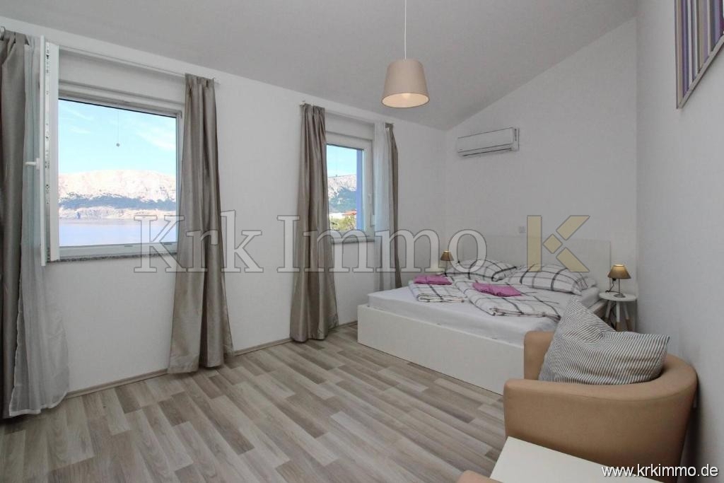 Prvi red ob morju! Moderna apartmajska hiša naprodaj