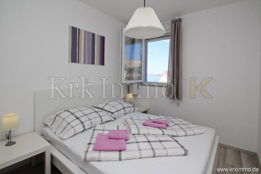 Prvi red ob morju! Moderna apartmajska hiša naprodaj