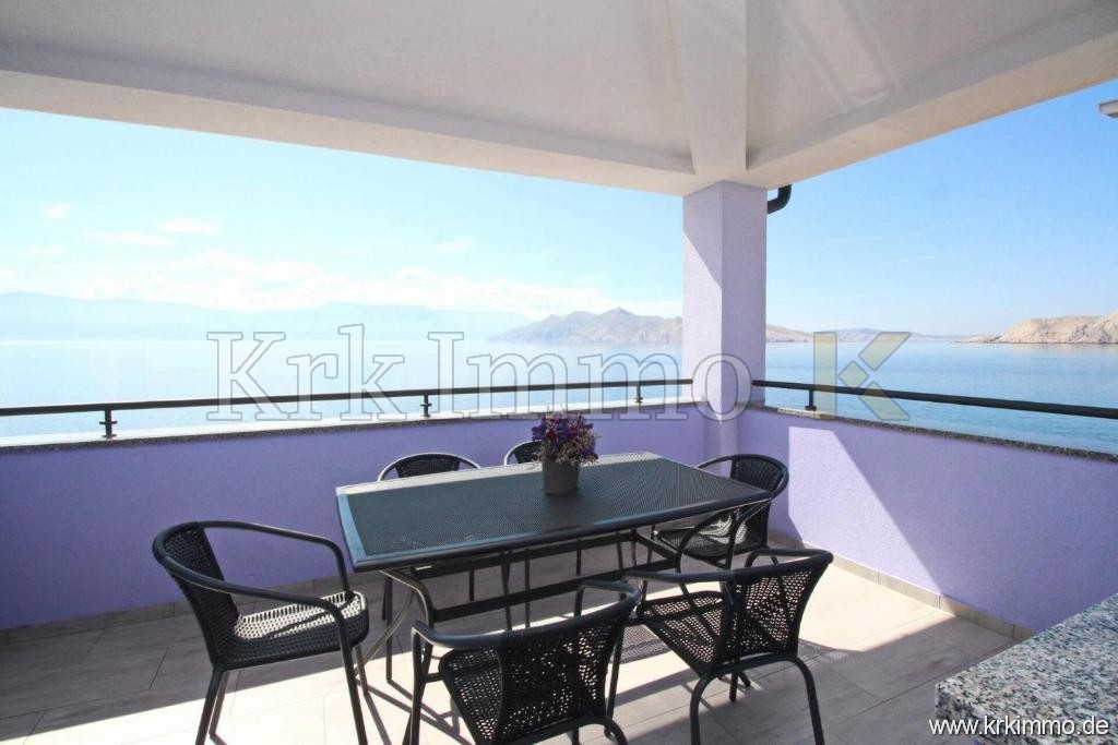 Prvi red ob morju! Moderna apartmajska hiša naprodaj
