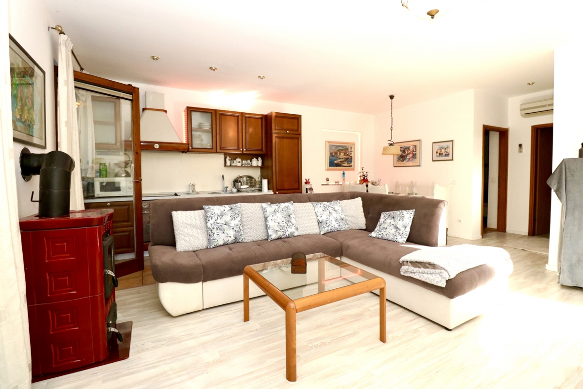 Apartma/Stanovanje Malinska, Malinska-Dubašnica, 71m2