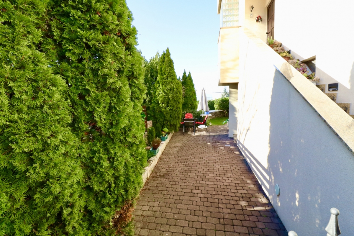 Apartma/Stanovanje Malinska, Malinska-Dubašnica, 71m2