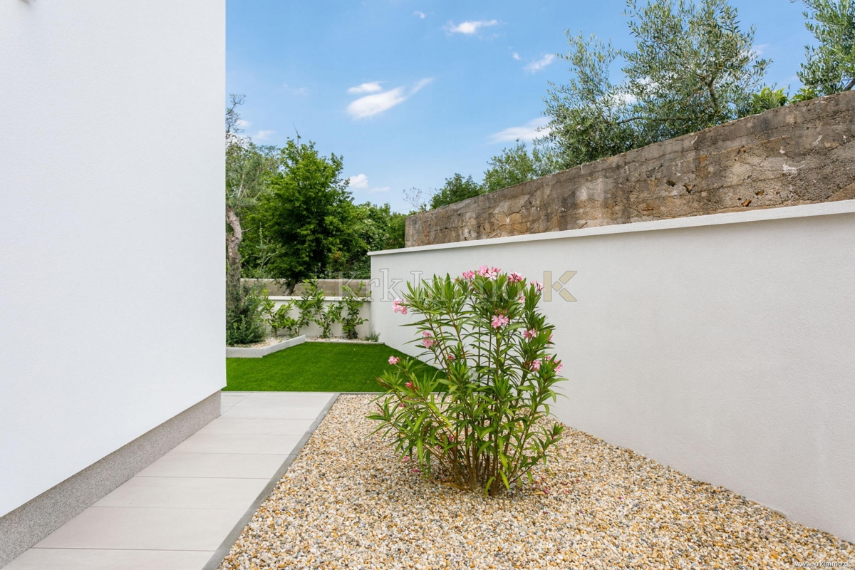 Samo v naši ponudbi! Luksuzna vila s pogledom na morje.