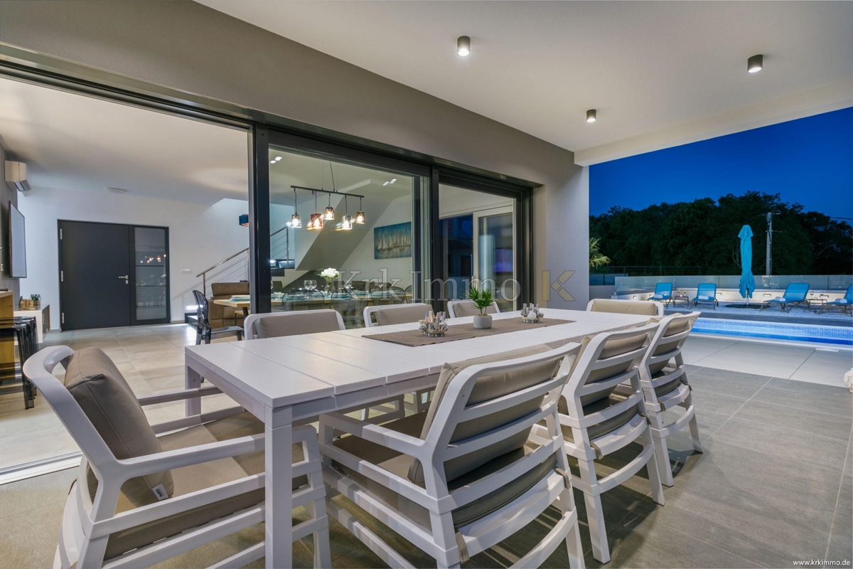 Samo v naši ponudbi! Luksuzna vila s pogledom na morje.