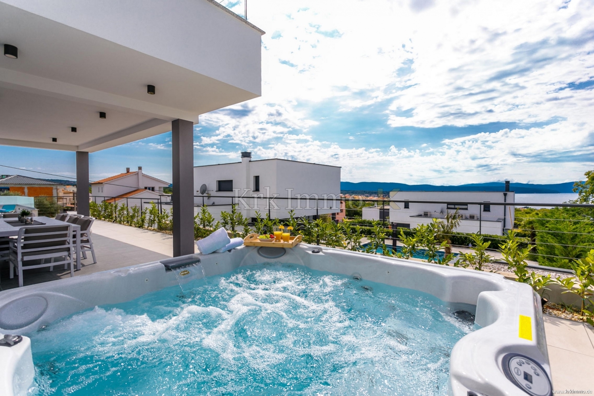 Samo v naši ponudbi! Luksuzna vila s pogledom na morje.
