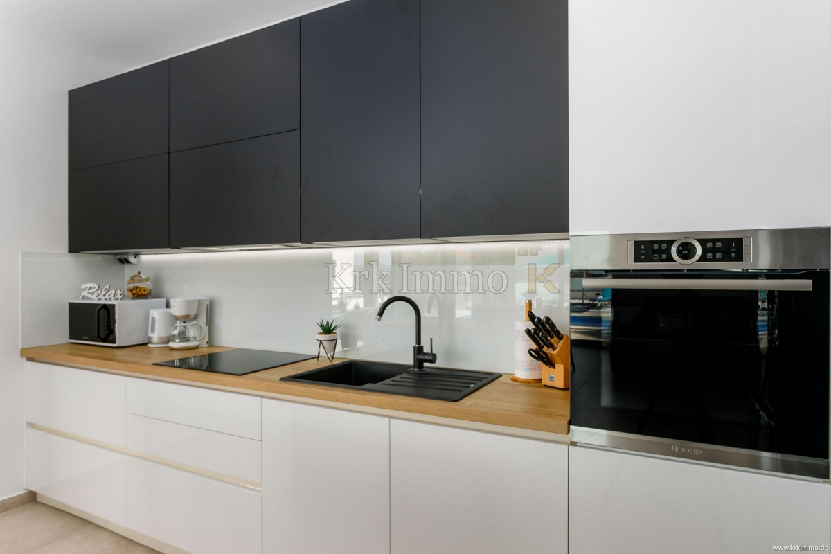 Samo v naši ponudbi! Luksuzna vila s pogledom na morje.