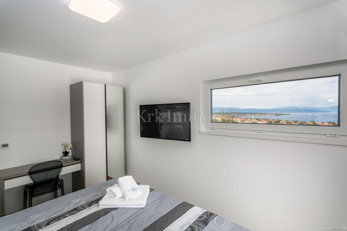 Samo v naši ponudbi! Luksuzna vila s pogledom na morje.