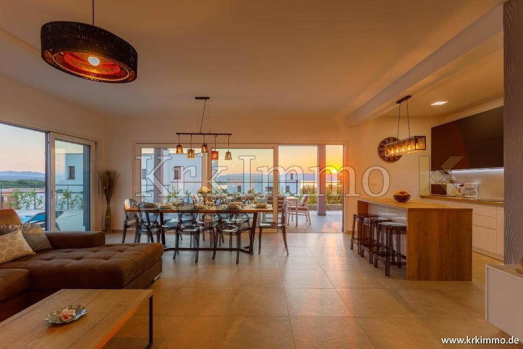 Samo v naši ponudbi! Luksuzna vila s pogledom na morje.