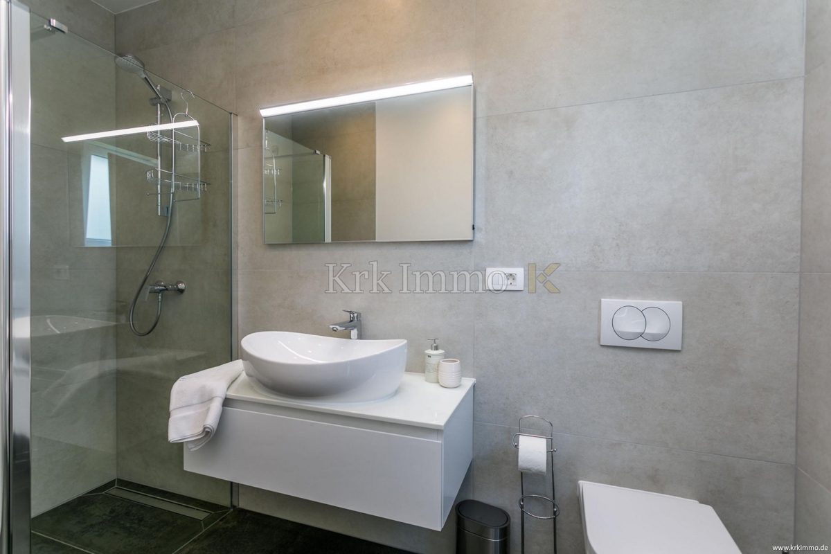 Samo v naši ponudbi! Luksuzna vila s pogledom na morje.