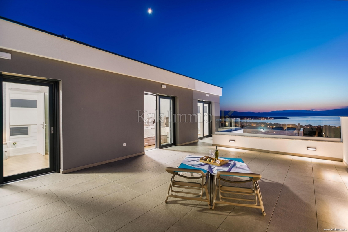 Samo v naši ponudbi! Luksuzna vila s pogledom na morje.