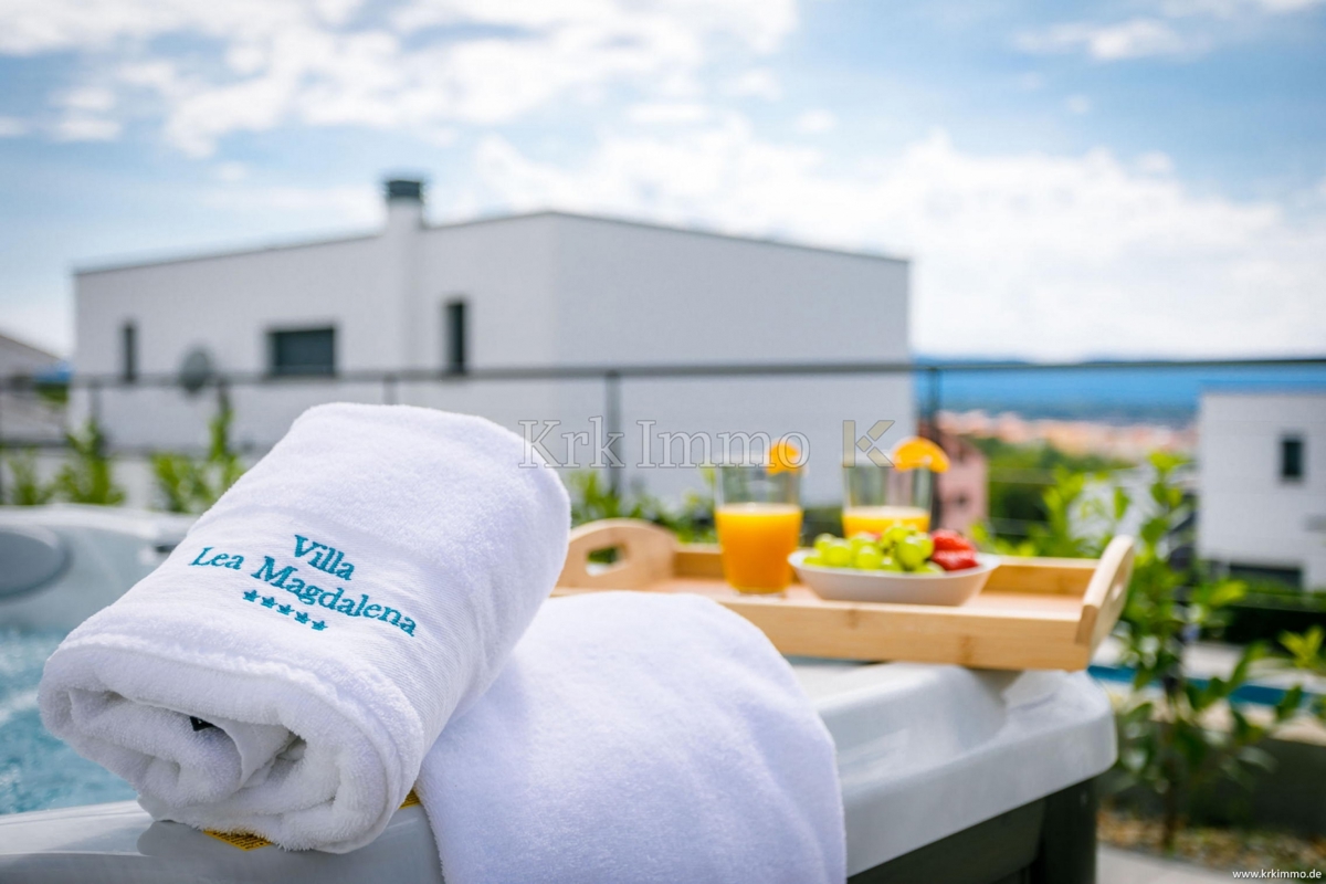 Samo v naši ponudbi! Luksuzna vila s pogledom na morje.