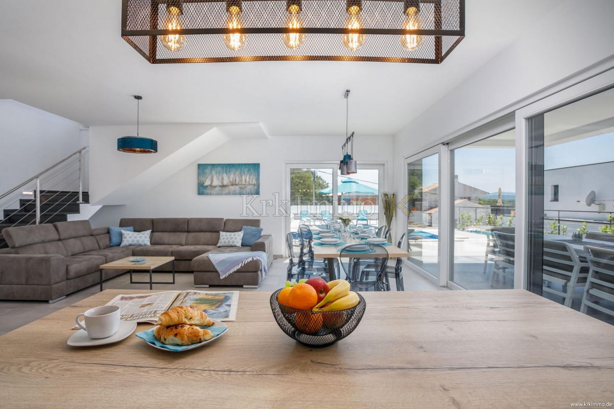 Samo v naši ponudbi! Luksuzna vila s pogledom na morje.