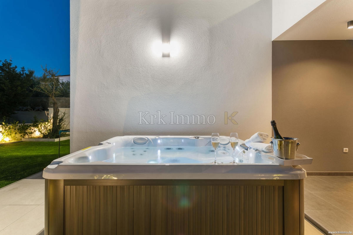 Samo v naši ponudbi! Luksuzna vila s pogledom na morje.