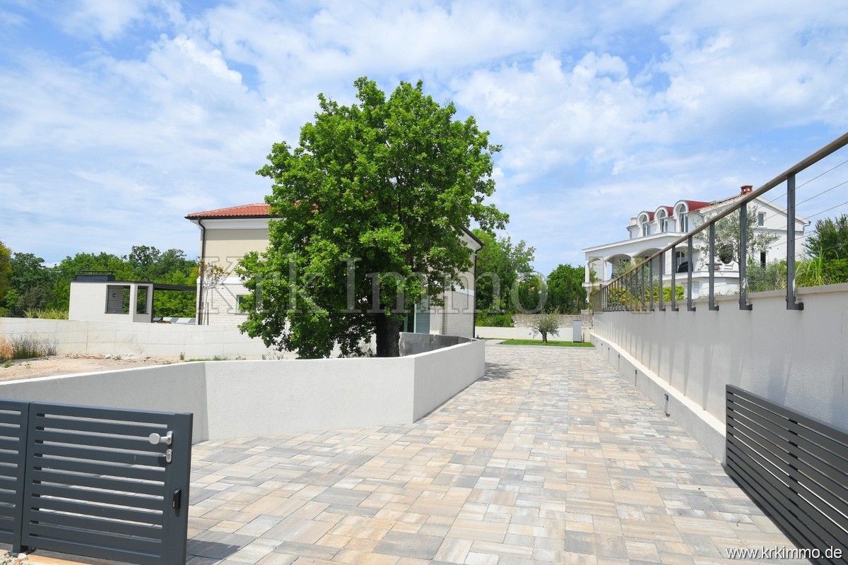 Razkošna vila v mediteranskem slogu z bazenom in razgledom