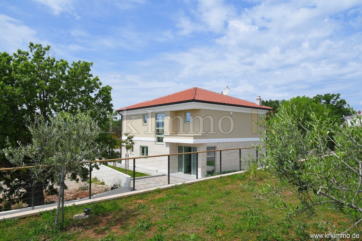 Razkošna vila v mediteranskem slogu z bazenom in razgledom