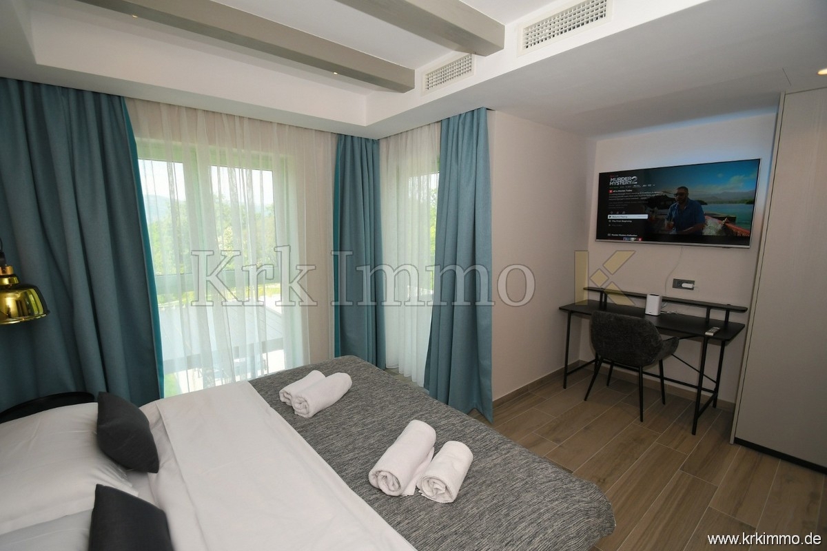 Razkošna vila v mediteranskem slogu z bazenom in razgledom