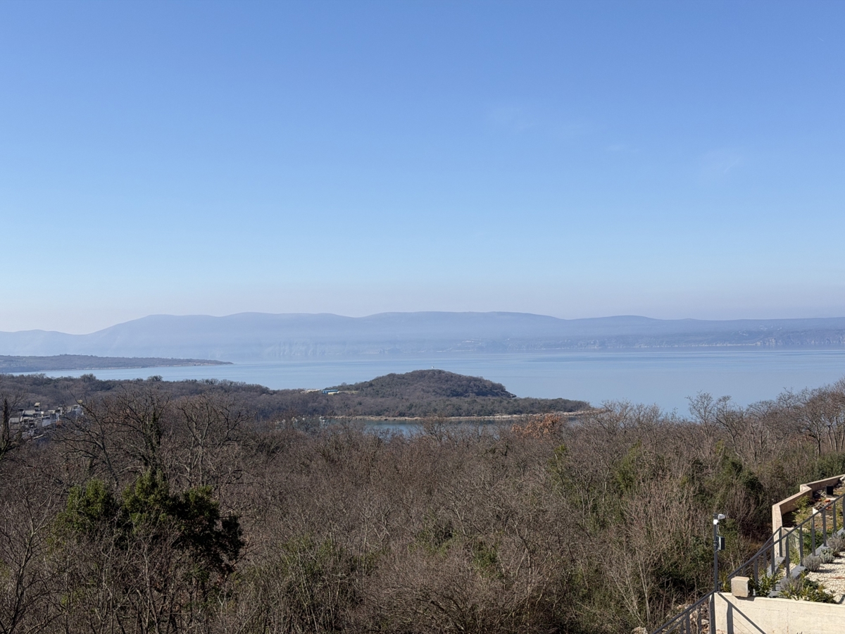 Apartma s pogledom na morje. Nepremičnine Njivice