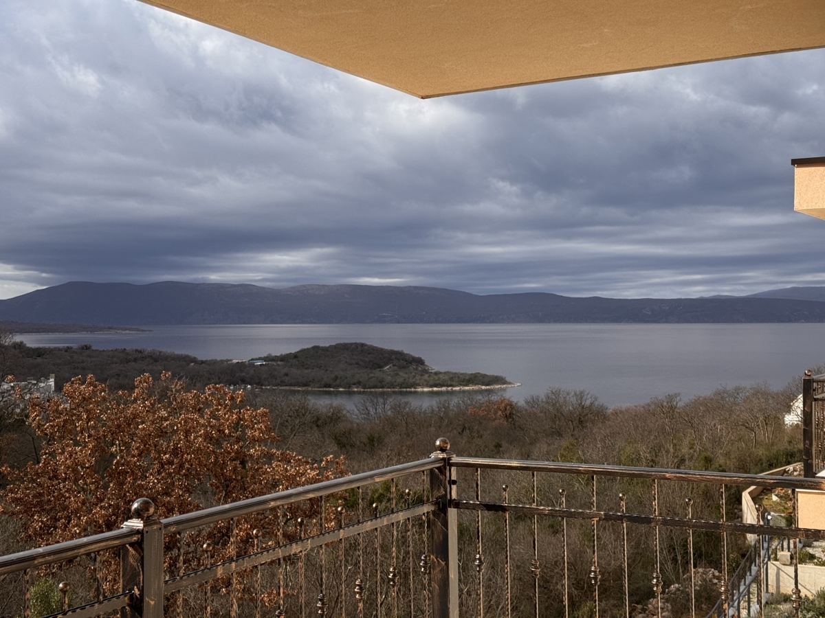 Apartma s pogledom na morje. Nepremičnine Njivice