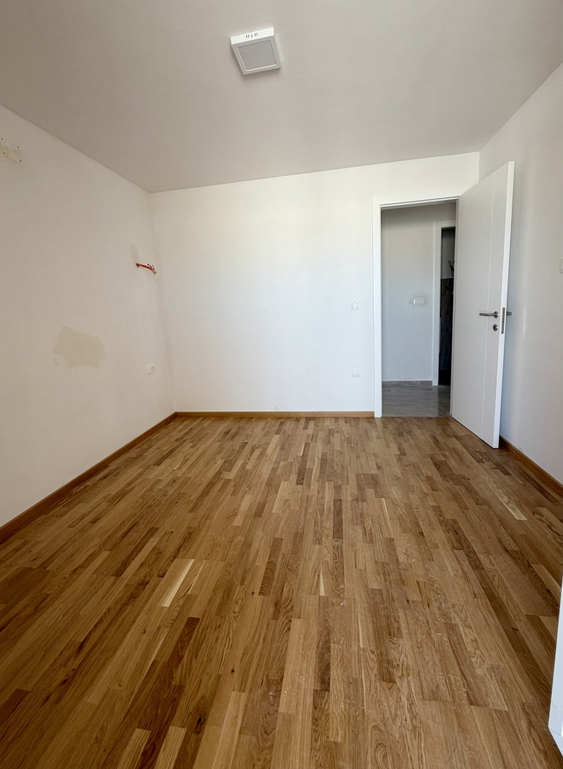 Stanovanje v novogradnji s pogledom na morje v Njivicah