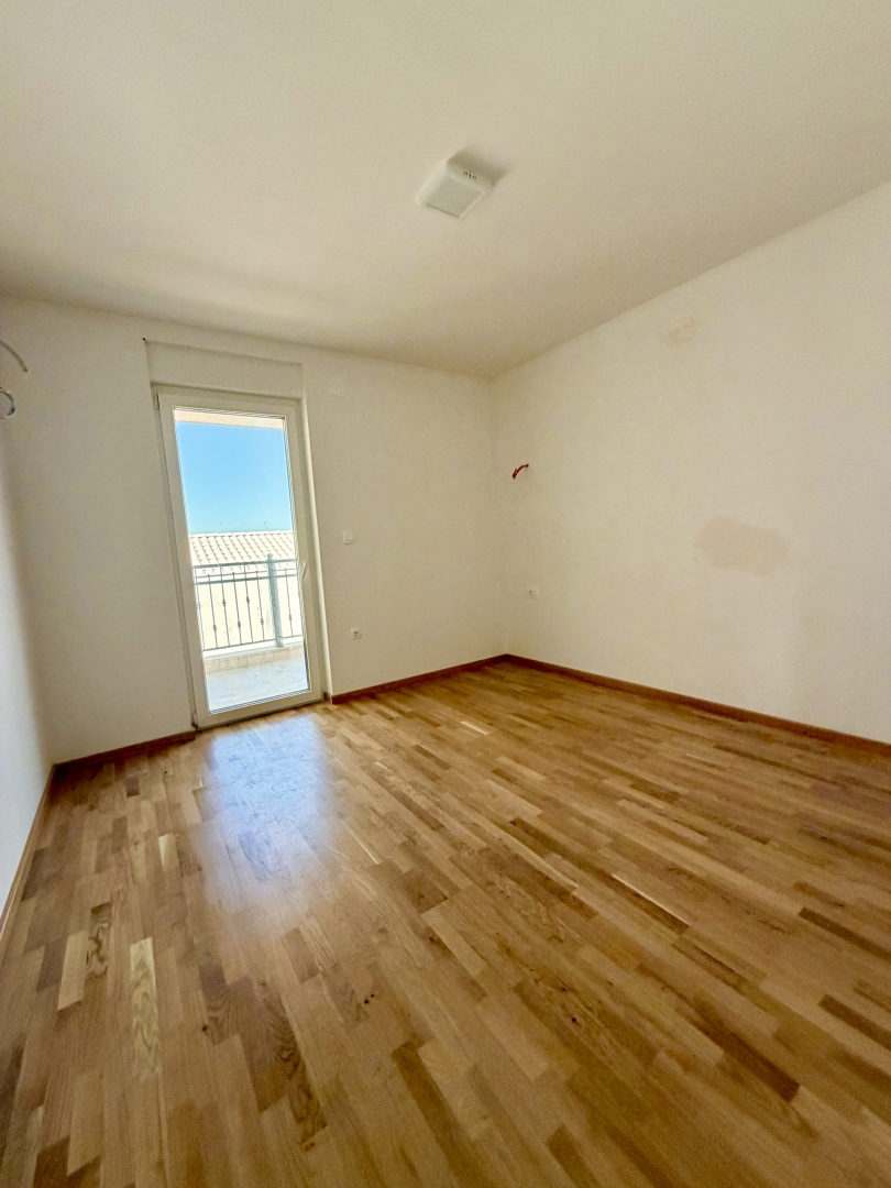 Stanovanje v novogradnji s pogledom na morje v Njivicah