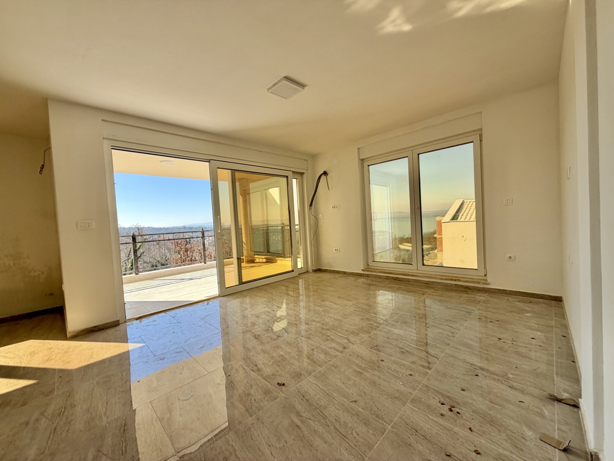 Stanovanje v novogradnji s pogledom na morje v Njivicah