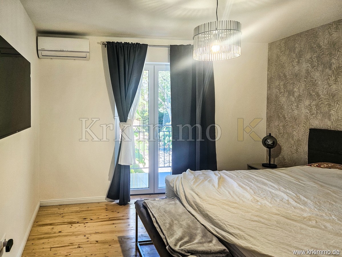 Hiša s tremi apartmaji, bazenom, teniškim igriščem in savno!