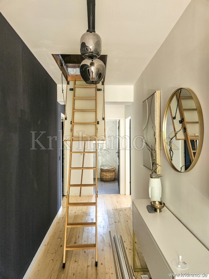 Hiša s tremi apartmaji, bazenom, teniškim igriščem in savno!