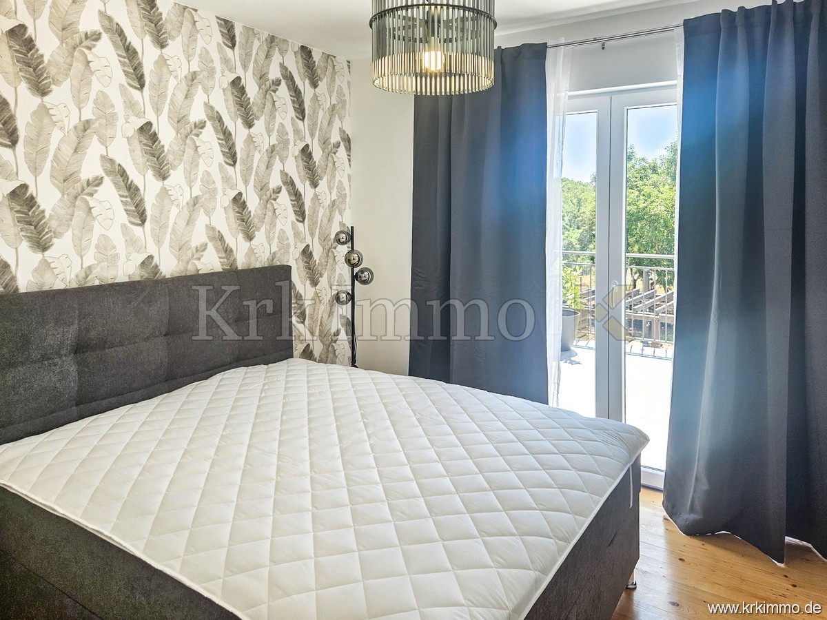 Hiša s tremi apartmaji, bazenom, teniškim igriščem in savno!