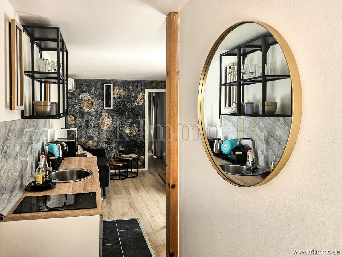 Hiša s tremi apartmaji, bazenom, teniškim igriščem in savno!