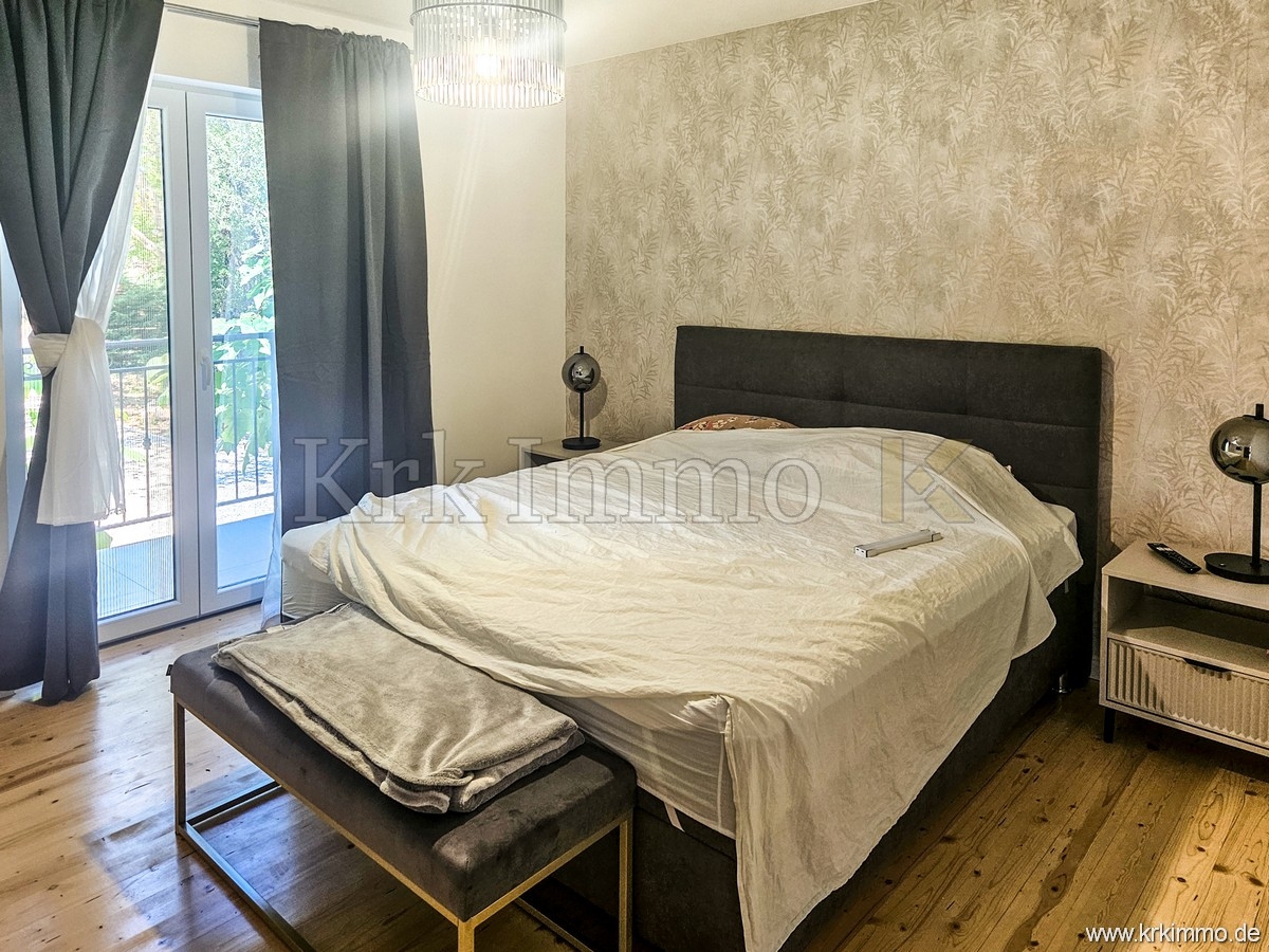 Hiša s tremi apartmaji, bazenom, teniškim igriščem in savno!