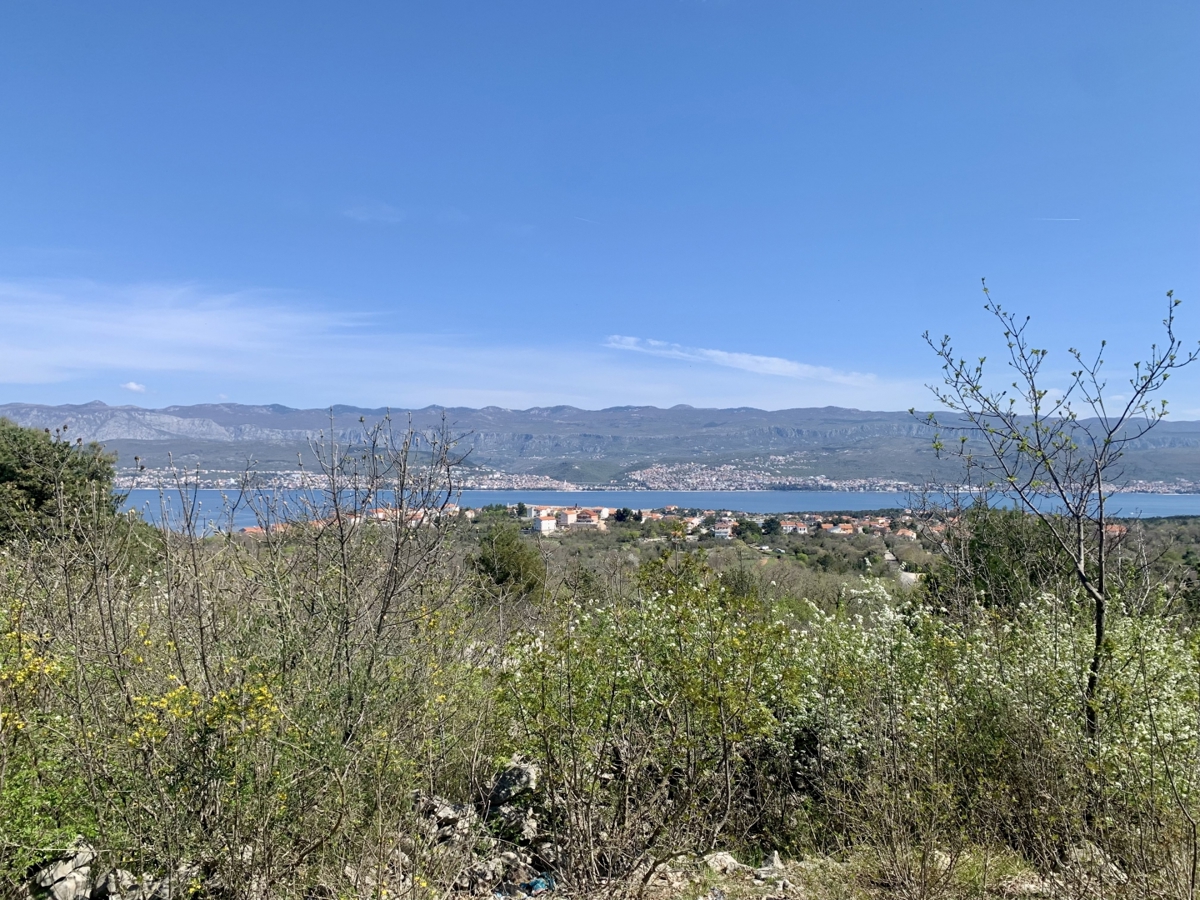 Gradbena parcela s pogledom na morje, otok Krk – mirna lokacija