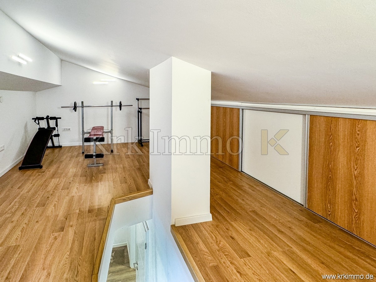 Mesto Krk: Moderno opremljeno stanovanje naprodaj!
