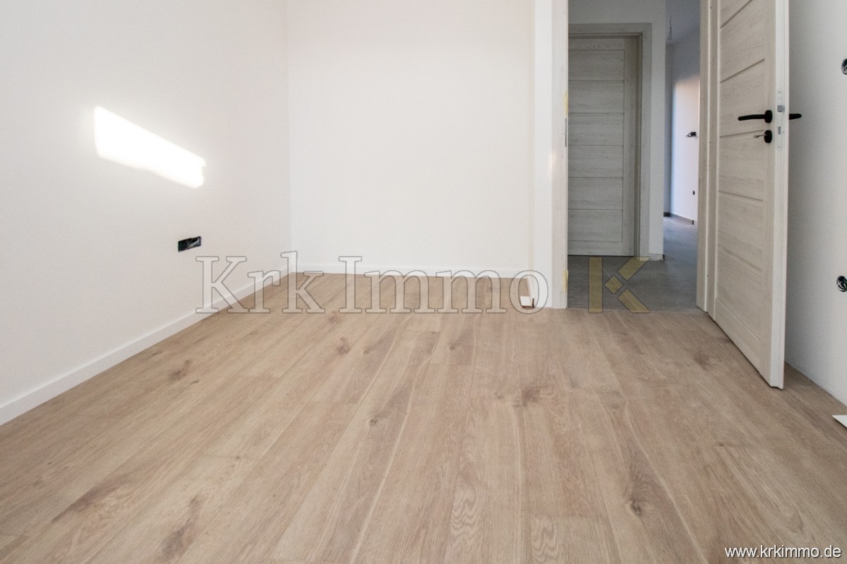 Nov apartma v pritličju z vrtom le 200 m od morja!