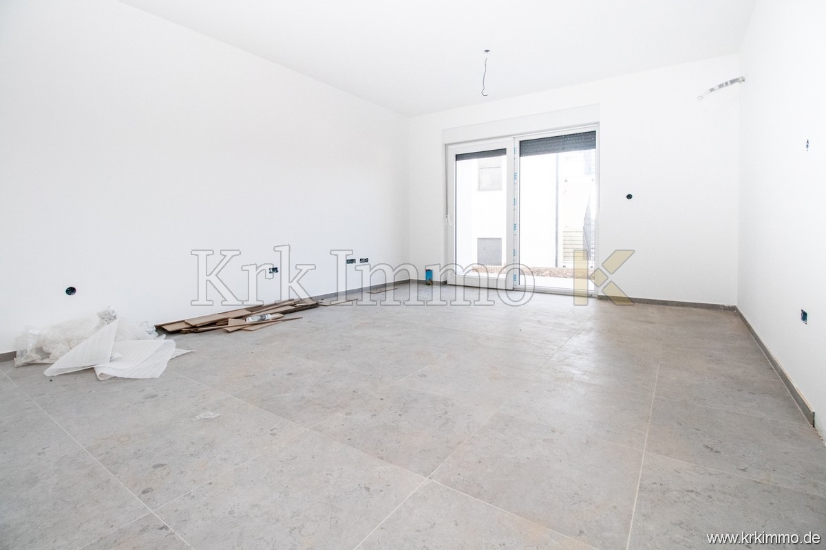 Nov apartma v pritličju z vrtom le 200 m od morja!