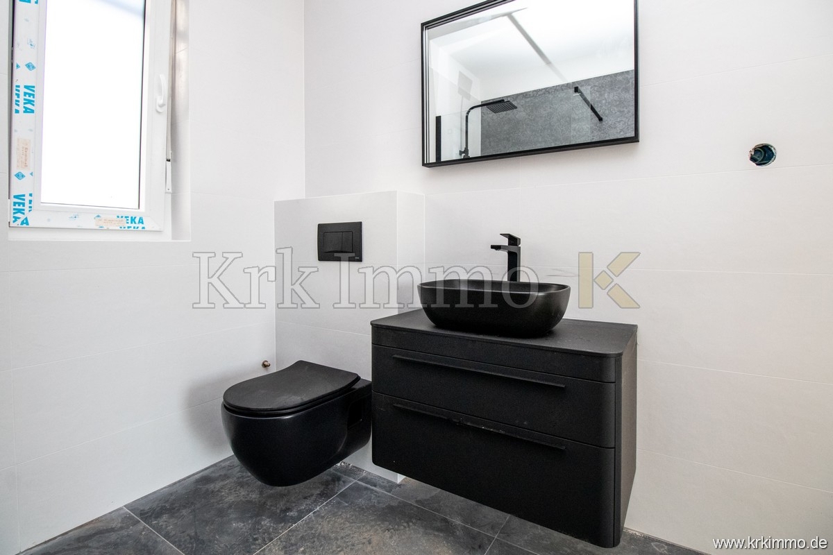 Nov apartma v pritličju z vrtom le 200 m od morja!