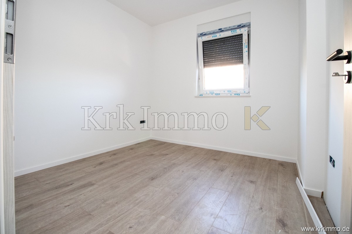 Nov apartma v pritličju z vrtom le 200 m od morja!