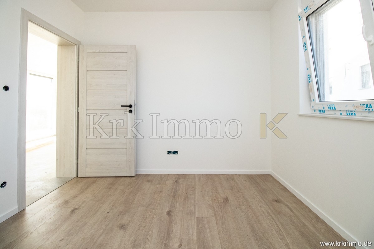 Nov apartma v pritličju z vrtom le 200 m od morja!