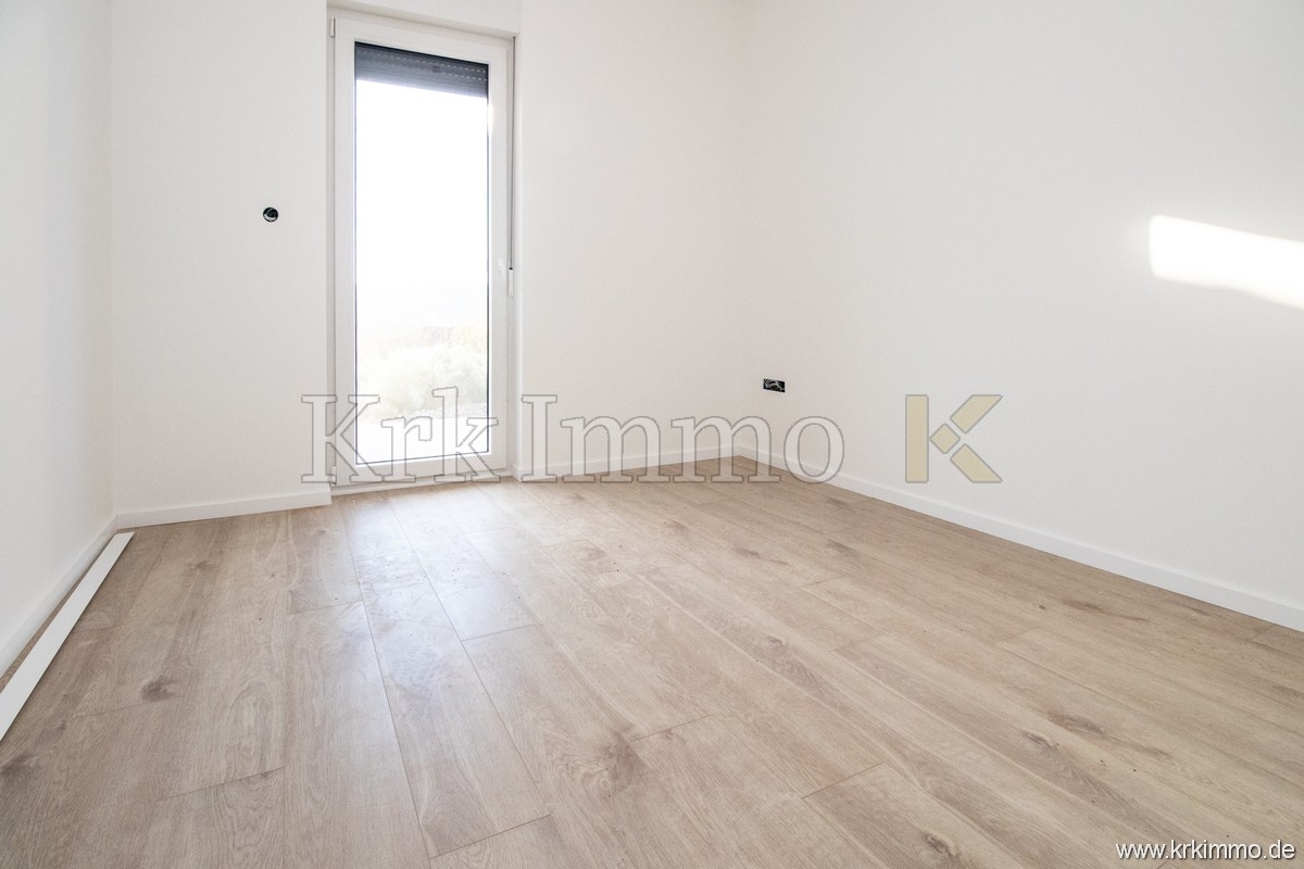 Nov apartma v pritličju z vrtom le 200 m od morja!