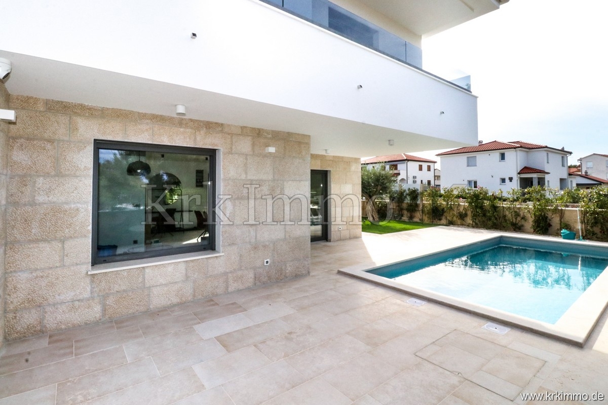 PRODAMO: Nov dvoetažni apartma z bazenom, Malinska