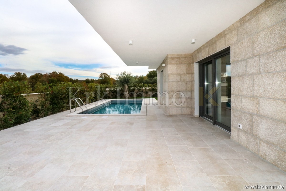 PRODAMO: Nov dvoetažni apartma z bazenom, Malinska