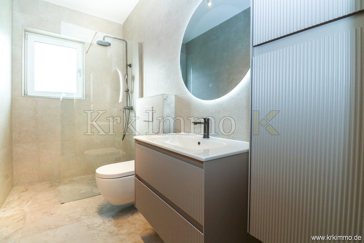 PRODAMO: Nov dvoetažni apartma z bazenom, Malinska