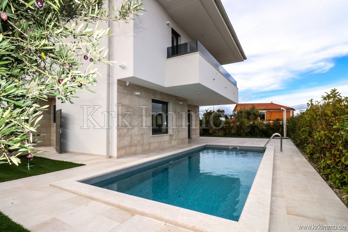 PRODAMO: Nov dvoetažni apartma z bazenom, Malinska