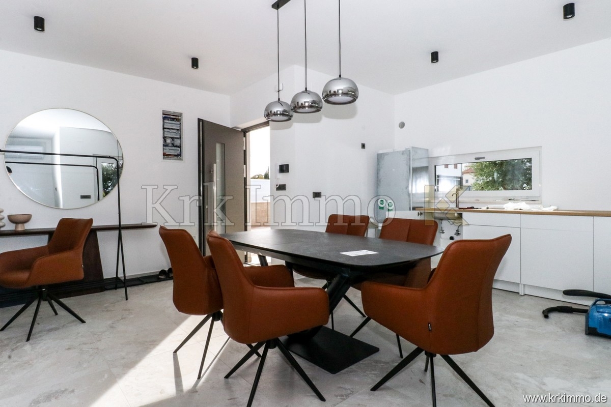 PRODAMO: Nov dvoetažni apartma z bazenom, Malinska