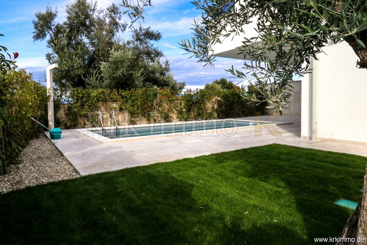 PRODAMO: Nov dvoetažni apartma z bazenom, Malinska