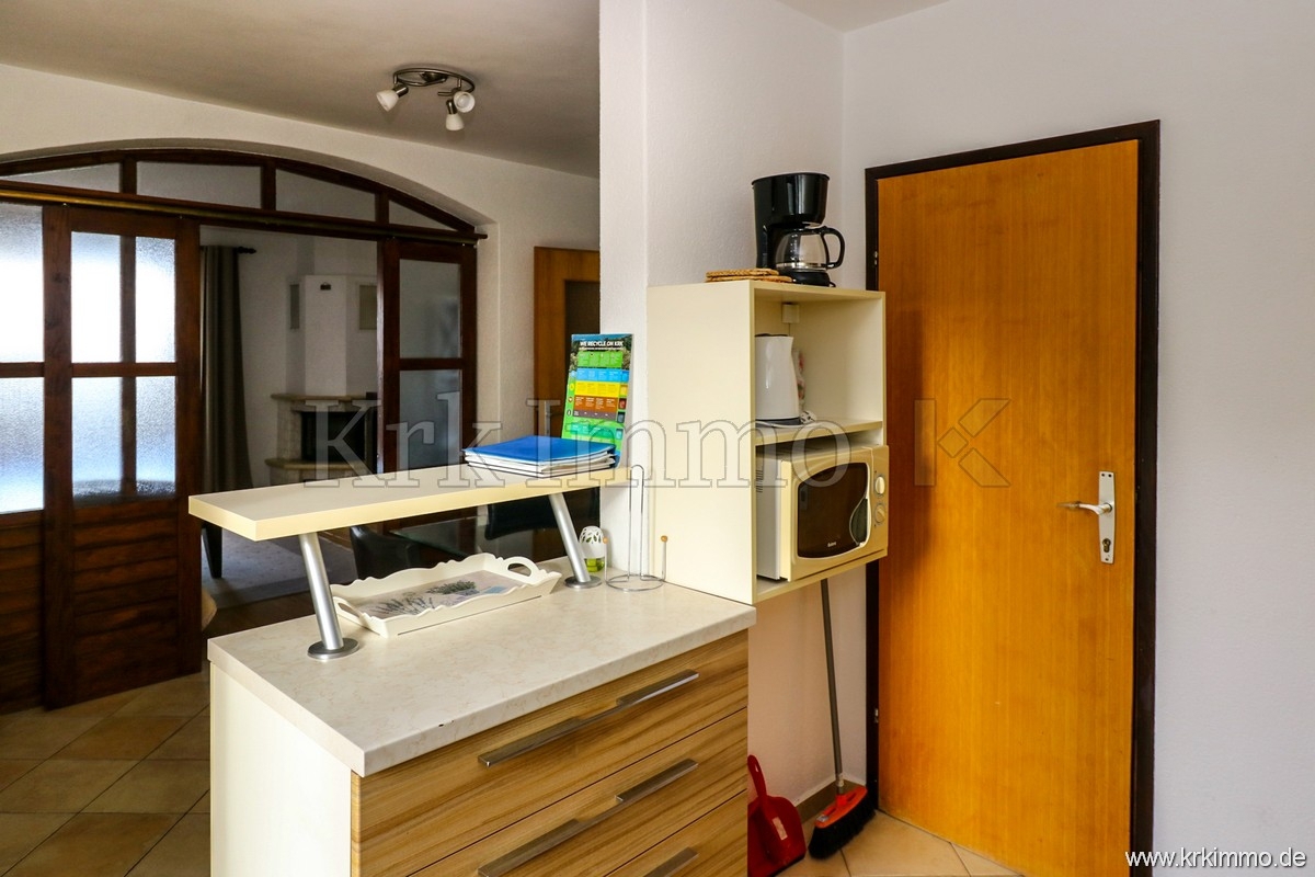 Punat: Samostoječa hiša z 2 apartmajema in bazenom!