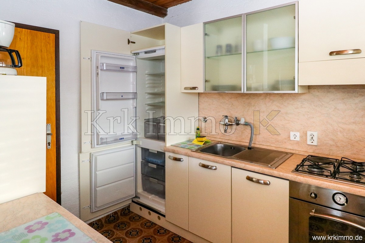 Punat: Samostoječa hiša z 2 apartmajema in bazenom!