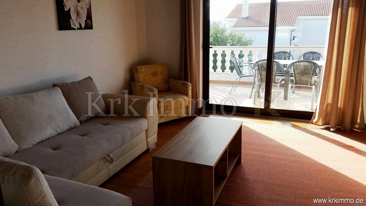 Punat: Samostoječa hiša z 2 apartmajema in bazenom!